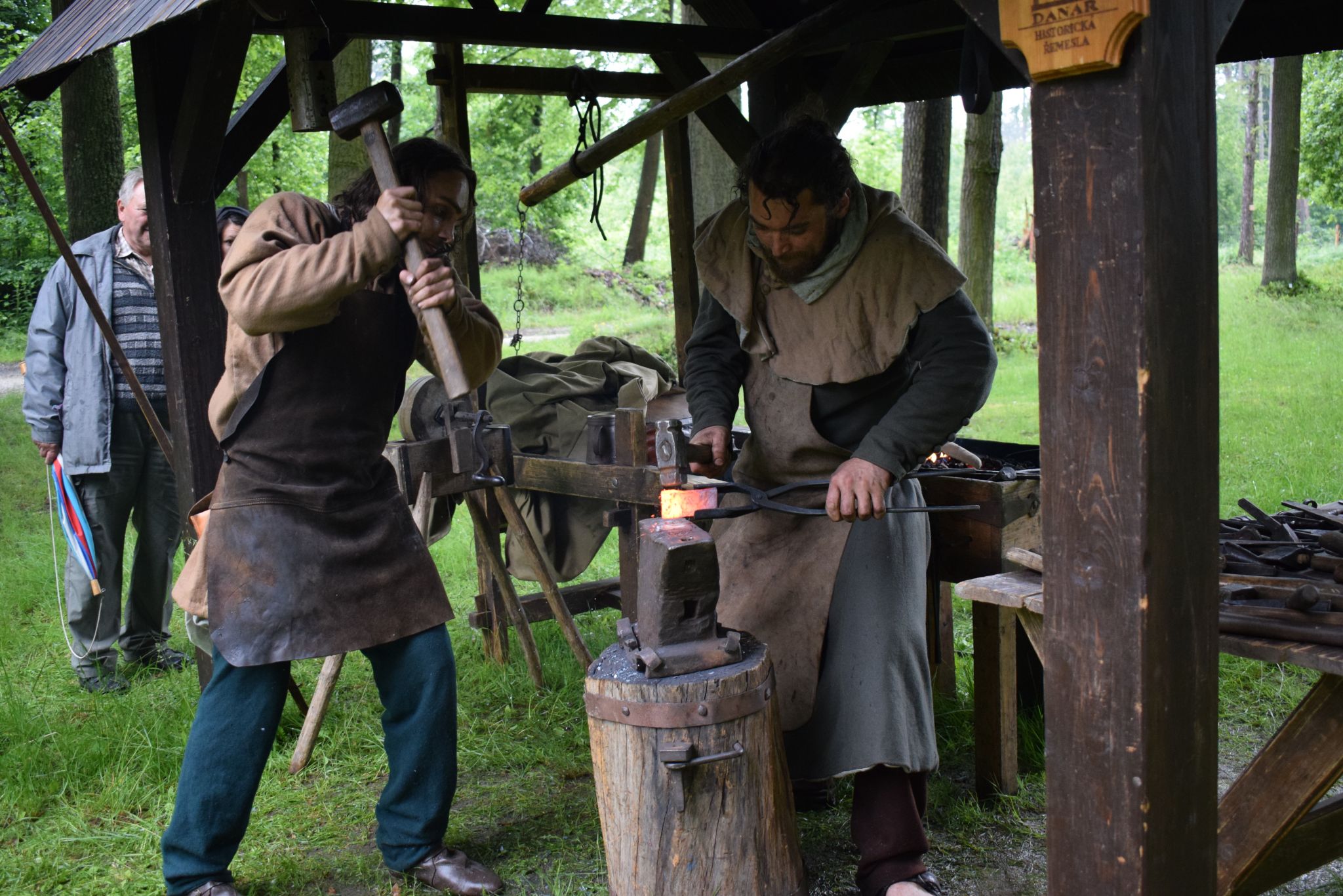 Ukázka středověké kovářské práce.