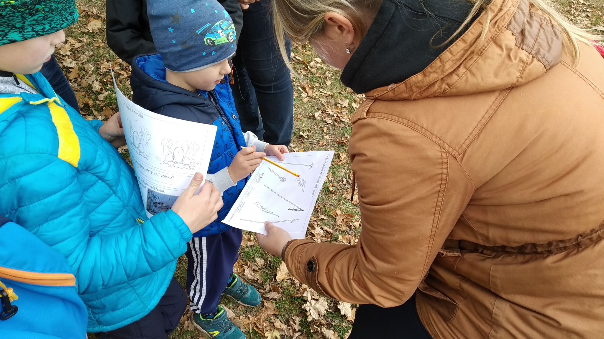 Děti během programu vyplňují pracovní list. 