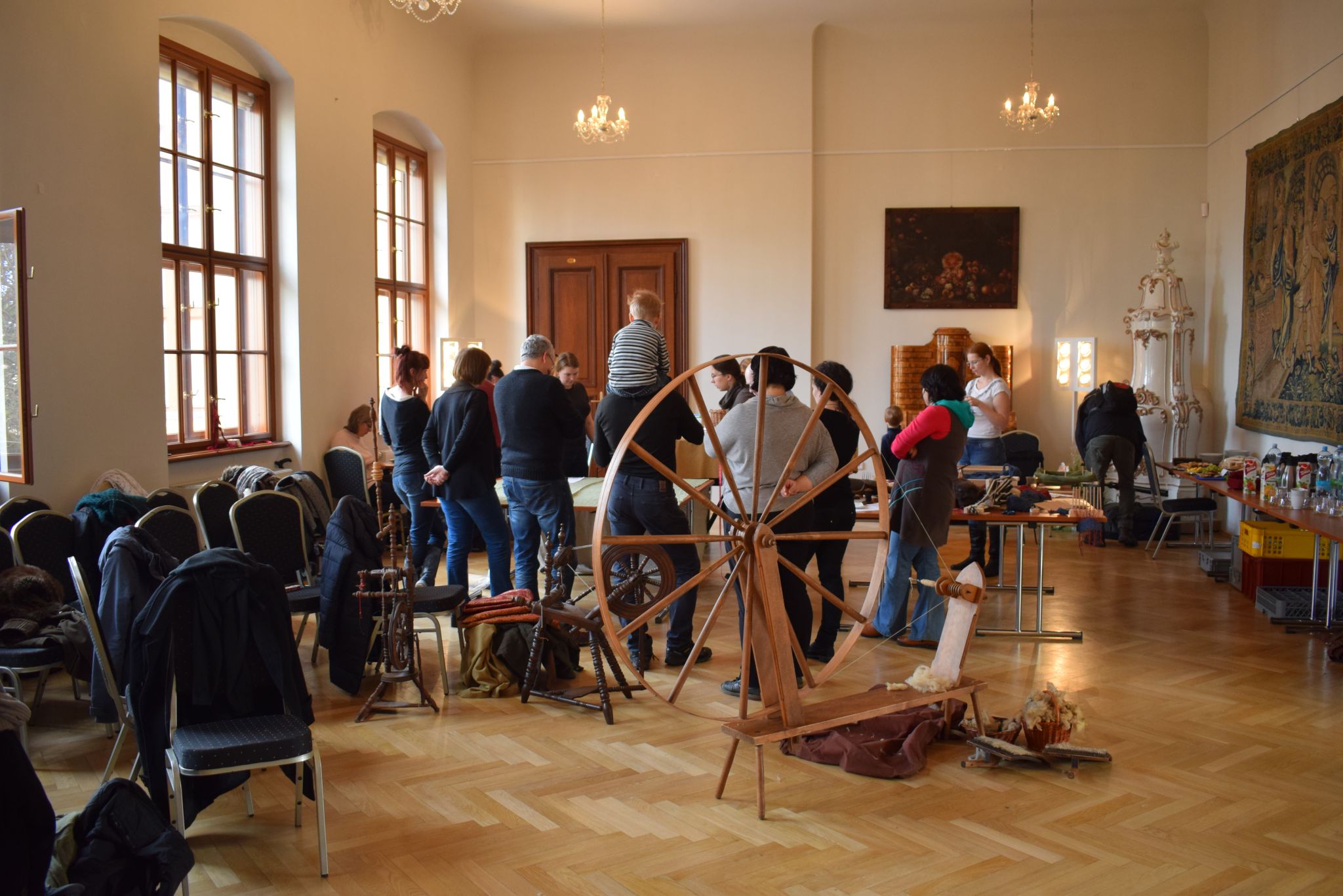 Účastníci workshopu poslouchají výklad. 