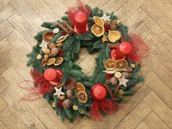 Vánoční workshop výroby adventních věnců
